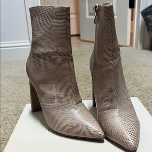 Elegant Tan Ankle Boots